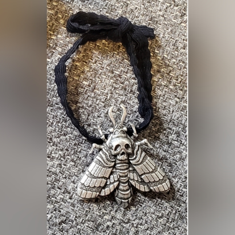 Death's Head Moth Hair Tye